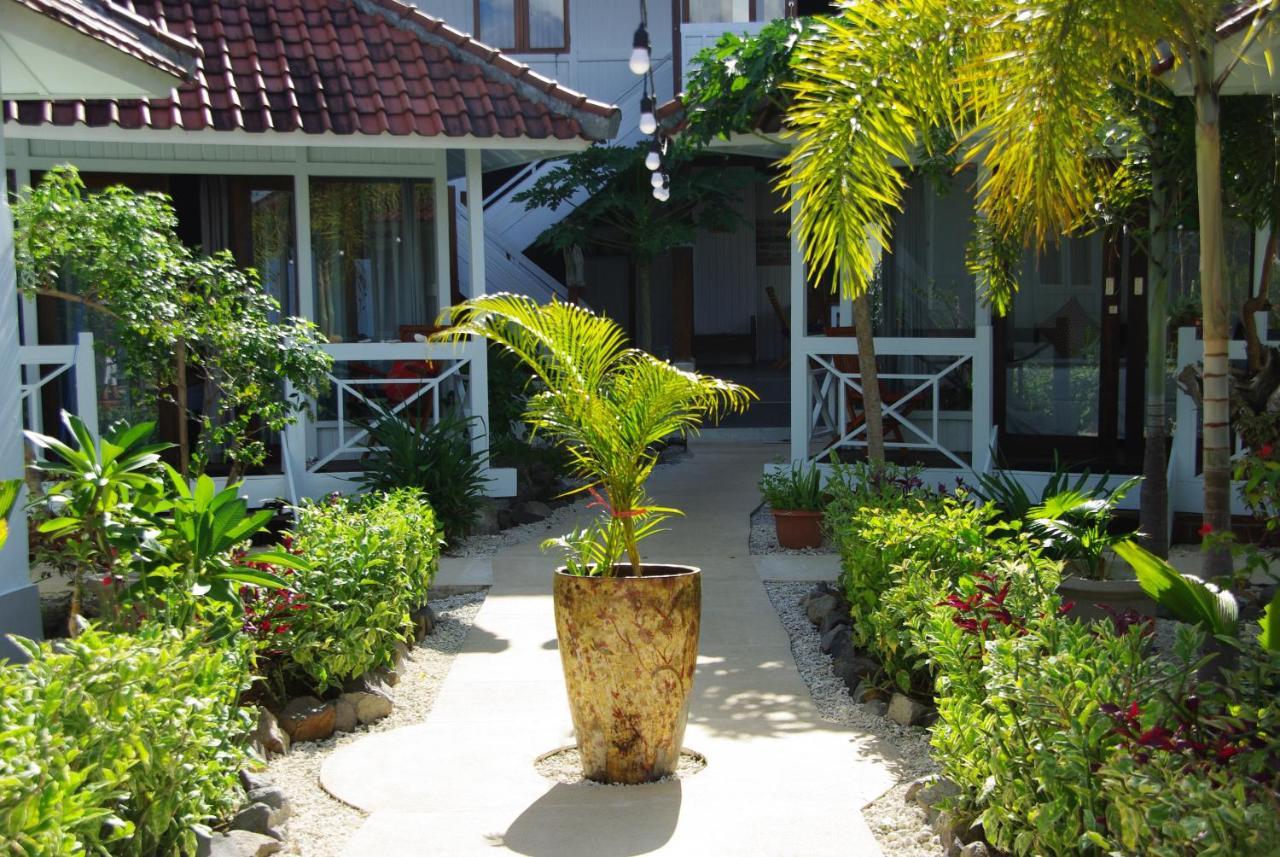 The High Dive Gili Gede By Ultimate Resorts Esterno foto